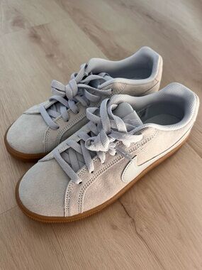 NIKE Court Royale Suede Platinum NWT